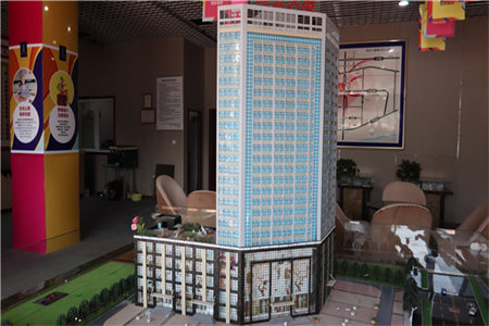 南湖正大·繁华新城3室2厅2卫136万145m2出售，带附房